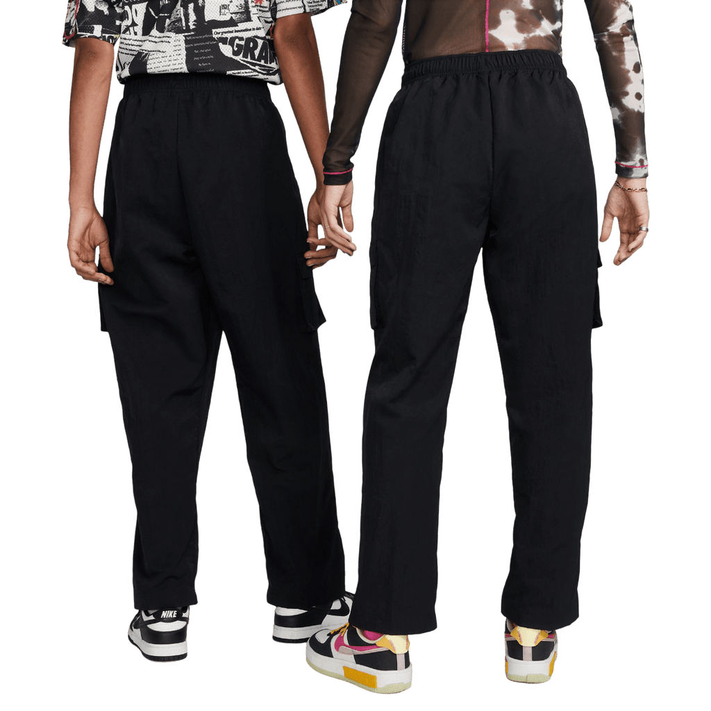 Women's High-Rise Woven Cargo Pants (DO7209-010)