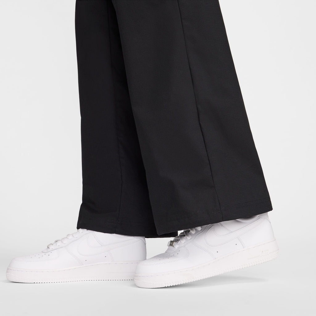 Women's Mid-Rise Woven Cargo Pants (FV7643-010)