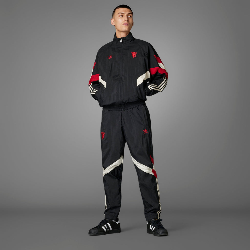 Man united new tracksuit online