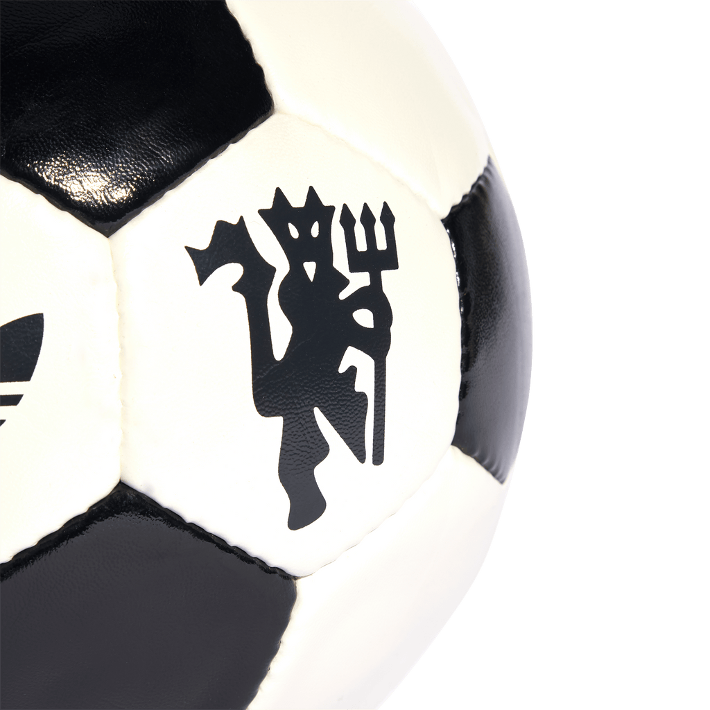 Manchester United Ball (IX4024)