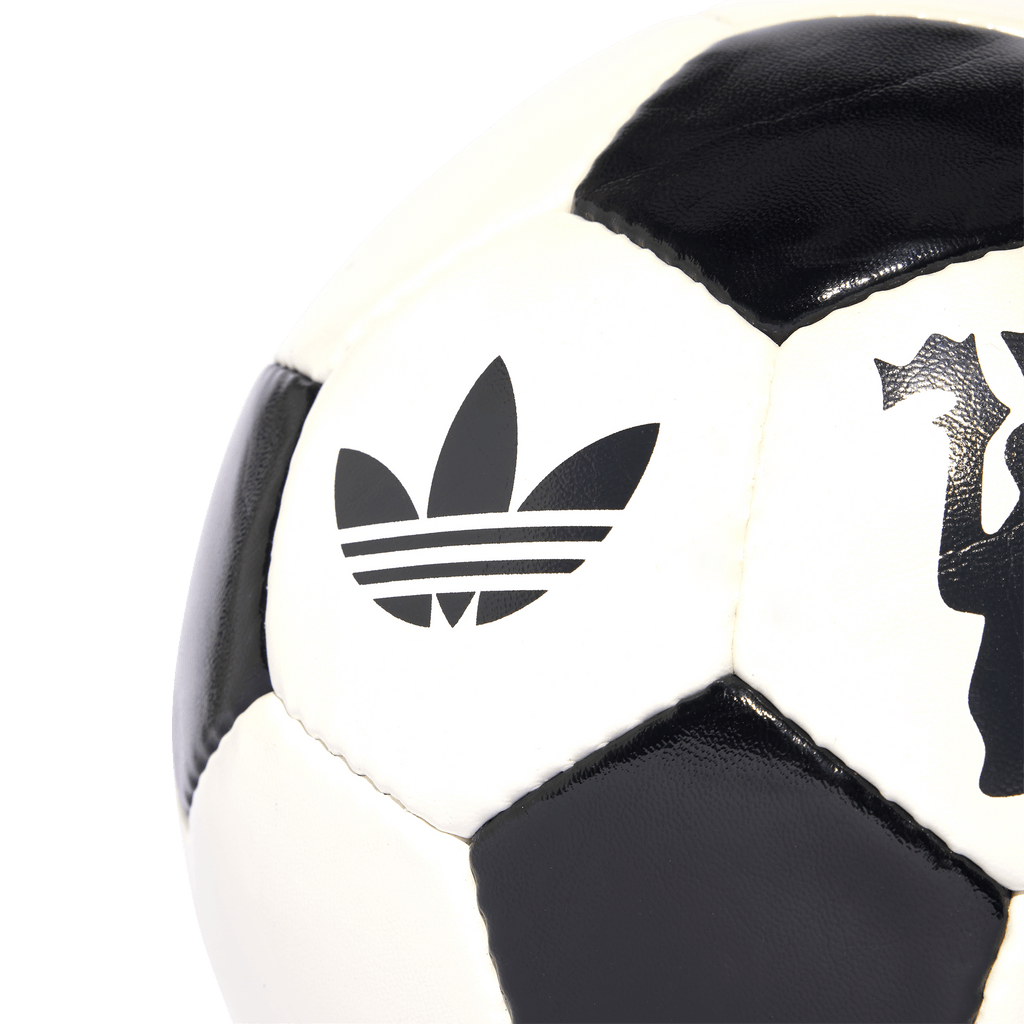 Manchester United Ball (IX4024)